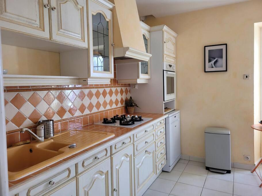 Maison Au Calme A 2 Pas Du Port Канкал Екстериор снимка